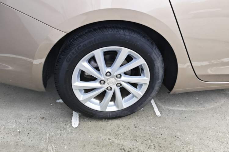 Used Buick Verano 2018 Sedan 15S Automatic Leading Model Right Rear Wheel Hub