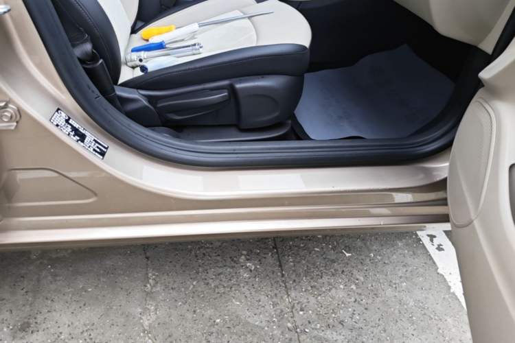 Used Buick Verano 2018 Sedan 15S Automatic Leading Model Right Side Sill