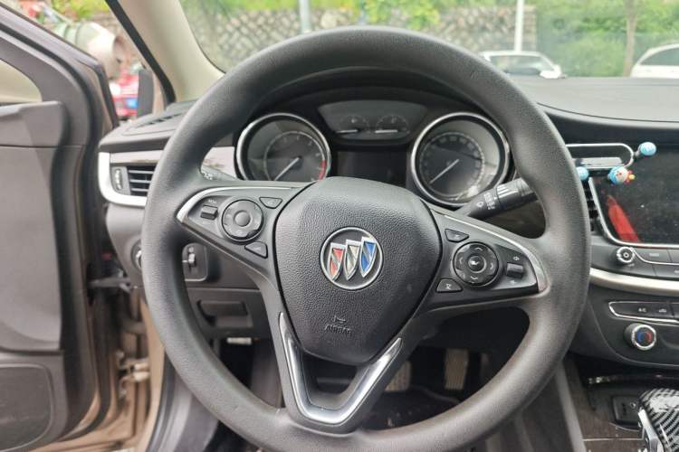 Used Buick Verano 2018 Sedan 20T Dual-Clutch Leading Model Steering Wheel