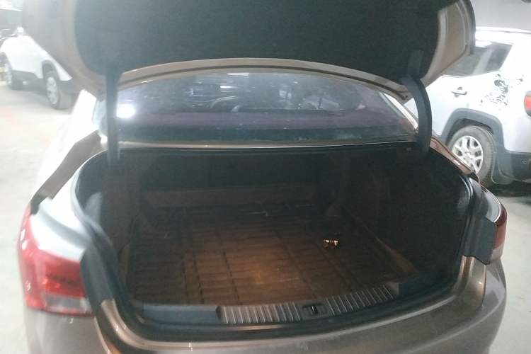 Used Buick Verano 2018 Sedan 15S Automatic Leading Model Trunk
