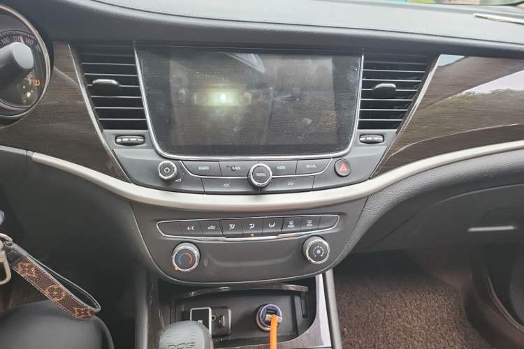 Used Buick Verano 2018 Sedan 20T Dual-Clutch Leading Model Audio And AC Panel