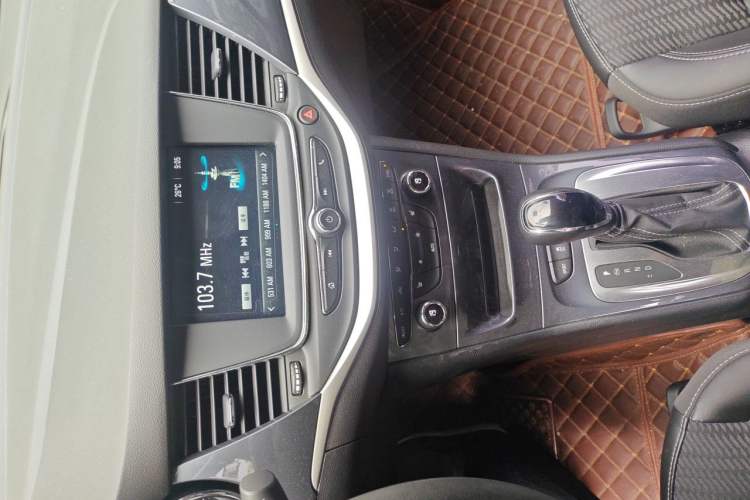 Used Buick Verano 2018 Hatchback 15S Automatic Leading Model Audio And AC Panel