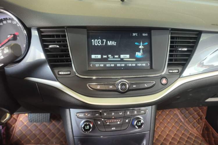 Used Buick Verano 2018 Hatchback 15S Automatic Leading Model Audio And AC Panel