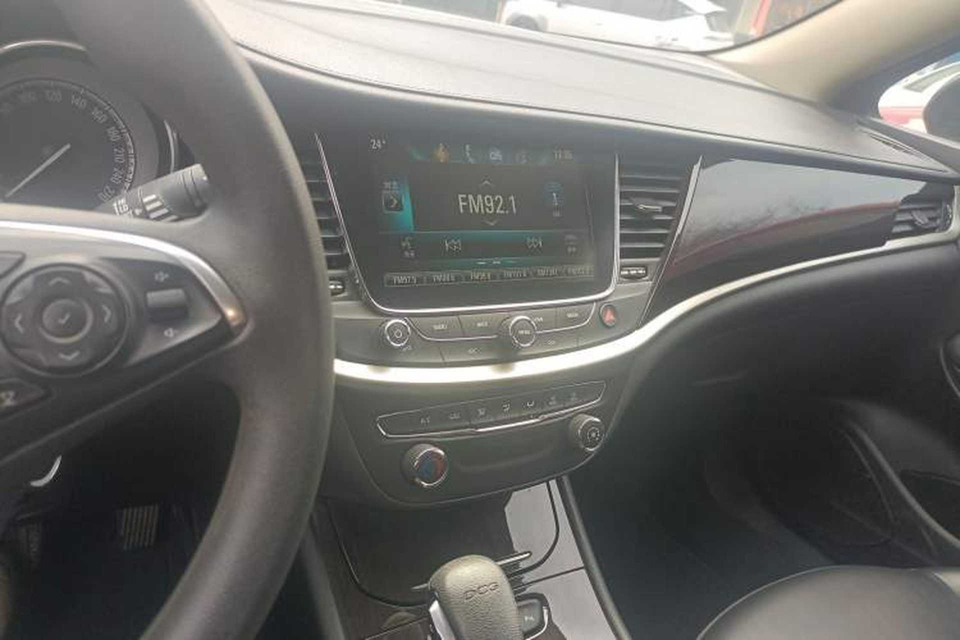 Used Buick Verano 2018 Sedan 20T Dual-Clutch Leading Model Audio And AC Panel