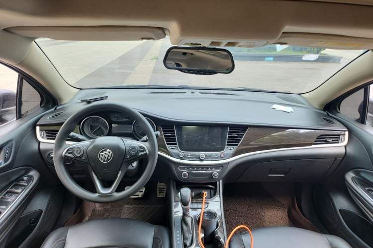 Used Buick Verano 2018 Sedan 20T Dual-Clutch Leading Model Center Console