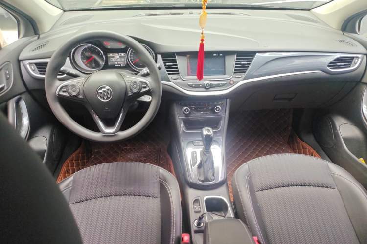 Used Buick Verano 2018 Hatchback 15S Automatic Leading Model Center Console