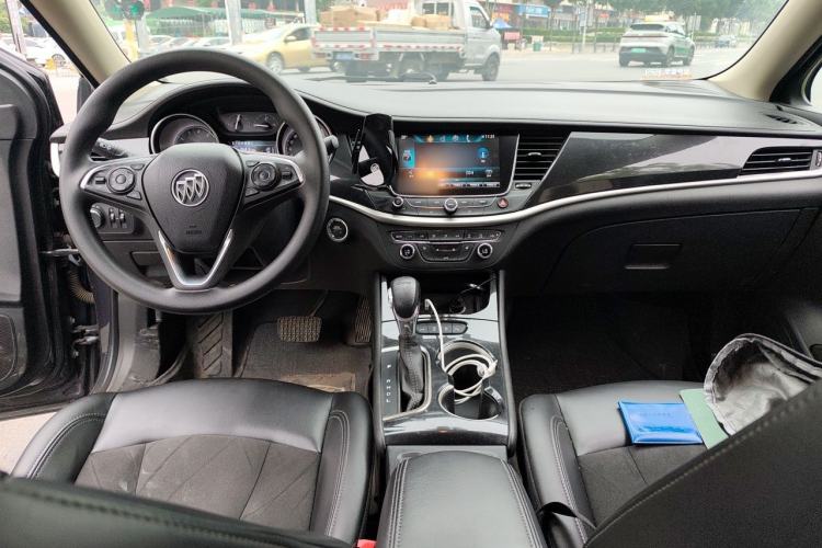 Used Buick Verano 2018 Sedan 20T Dual-Clutch Luxury Model Center Console