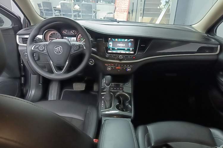 Used Buick Verano 2018 Sedan 20T Dual-Clutch Luxury Model Center Console