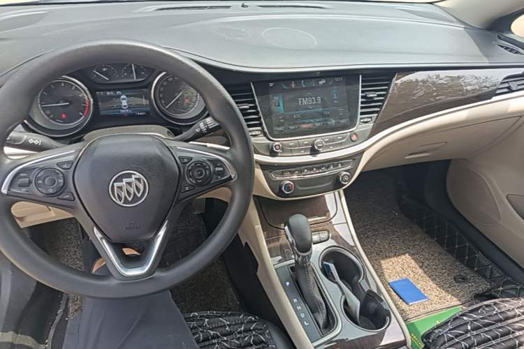 Used Buick Verano 2018 Sedan 15S Automatic Leading Model Center Console