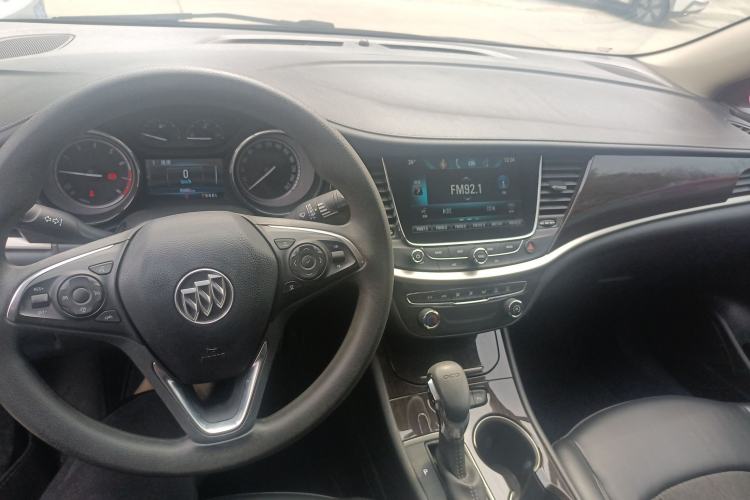 Used Buick Verano 2018 Sedan 20T Dual-Clutch Leading Model Center Console
