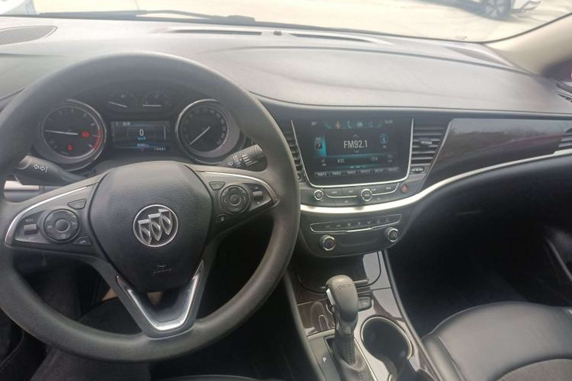 Used Buick Verano 2018 Sedan 20T Dual-Clutch Leading Model Center Console