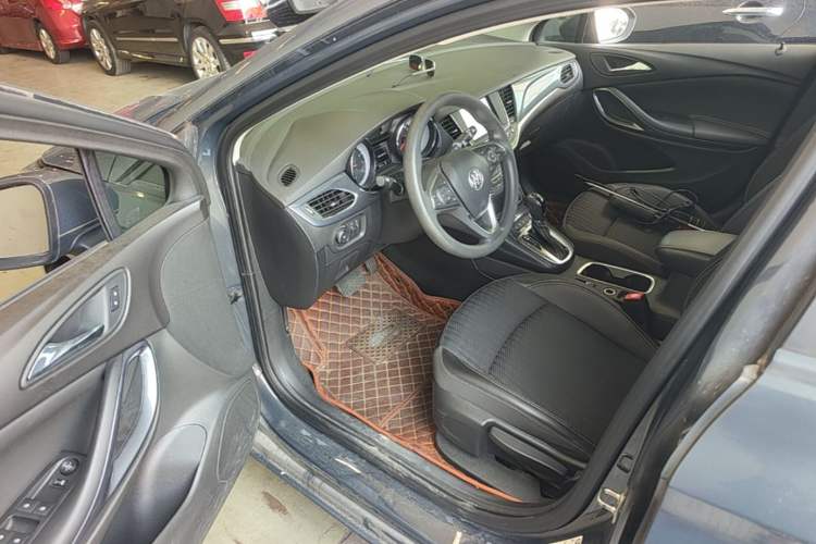 Used Buick Verano 2018 Hatchback 15S Automatic Leading Model Driver Seat
