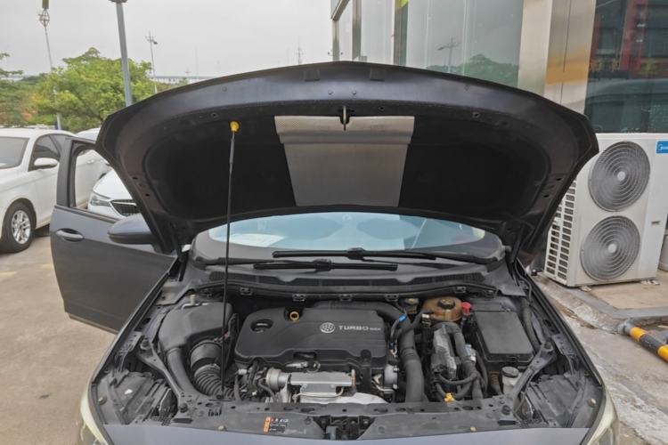 Used Buick Verano 2018 Sedan 20T Dual-Clutch Leading Model Engine Bay