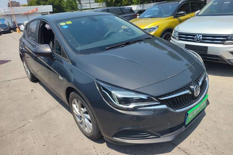 Used Buick Verano 2018 Hatchback 15S Automatic Leading Model Front Right 45 Deg