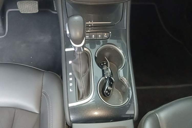 Used Buick Verano 2018 Sedan 20T Dual-Clutch Luxury Model Gear Lever