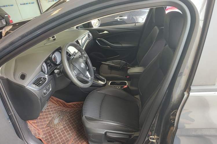 Used Buick Verano 2018 Hatchback 15S Automatic Leading Model Left Front Seat