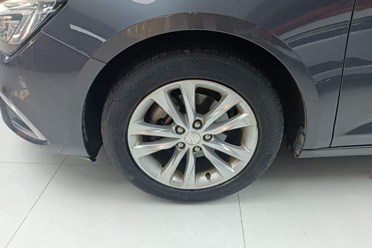 Used Buick Verano 2018 Sedan 20T Dual-Clutch Luxury Model Left Front Wheel Hub