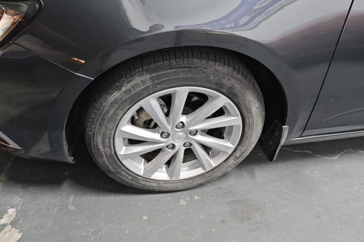 Used Buick Verano 2018 Sedan 15S Automatic Entry Model Left Front Wheel Hub
