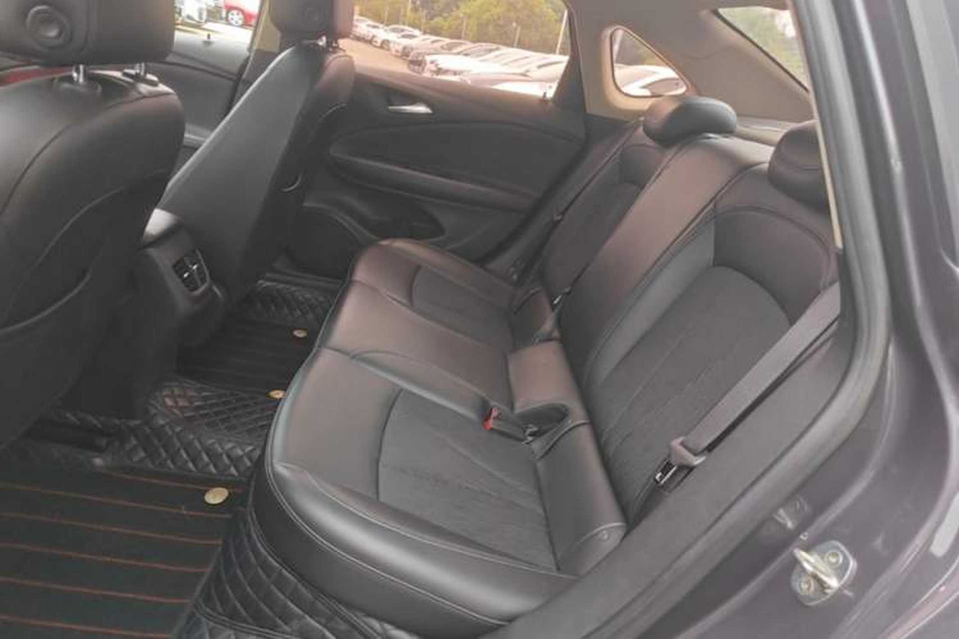 Used Buick Verano 2018 Sedan 20T Dual-Clutch Leading Model Left Rear Seat
