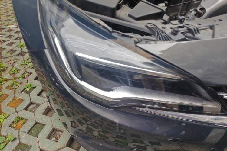 Used Buick Verano 2018 Hatchback 15S Automatic Leading Model Right Front Headlight