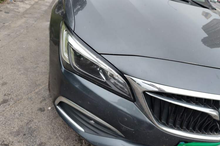 Used Buick Verano 2018 Sedan 20T Dual-Clutch Luxury Model Right Front Headlight