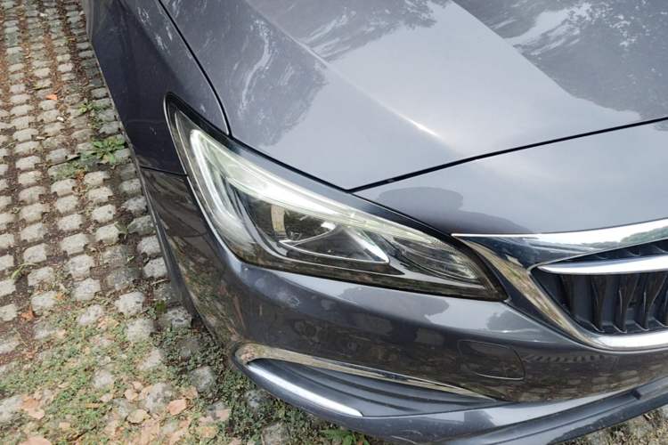 Used Buick Verano 2018 Sedan 15S Automatic Leading Model Right Front Headlight