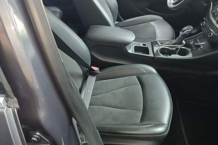 Used Buick Verano 2018 Sedan 20T Dual-Clutch Luxury Model Right Front Seat