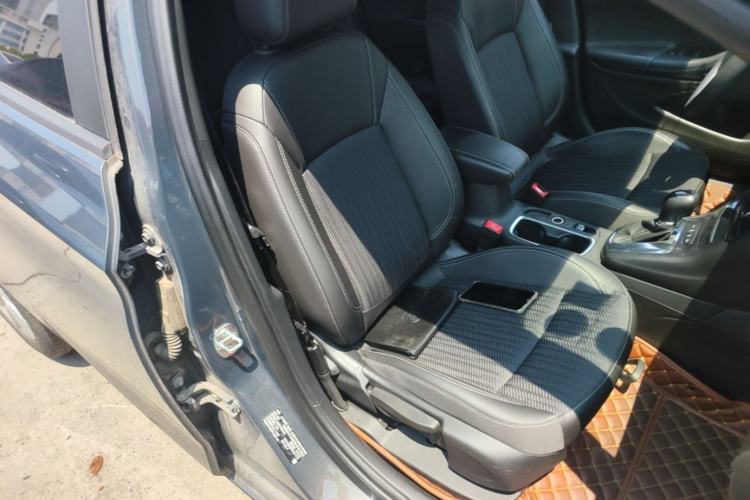 Used Buick Verano 2018 Hatchback 15S Automatic Leading Model Right Front Seat