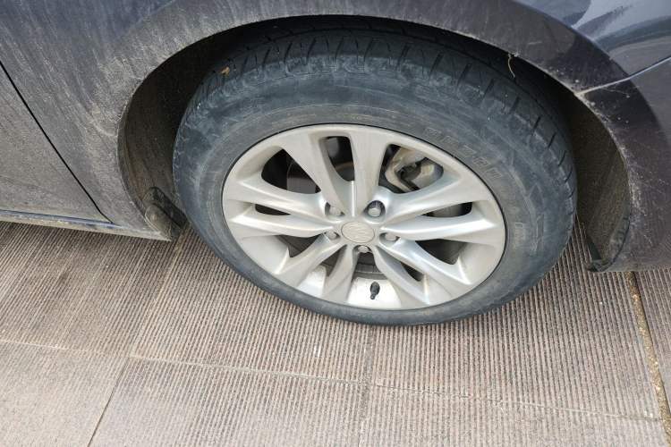 Used Buick Verano 2018 Sedan 20T Dual-Clutch Leading Model Right Front Wheel Hub