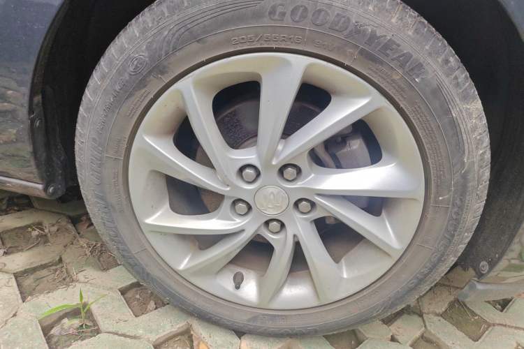 Used Buick Verano 2018 Hatchback 15S Automatic Leading Model Right Front Wheel Hub