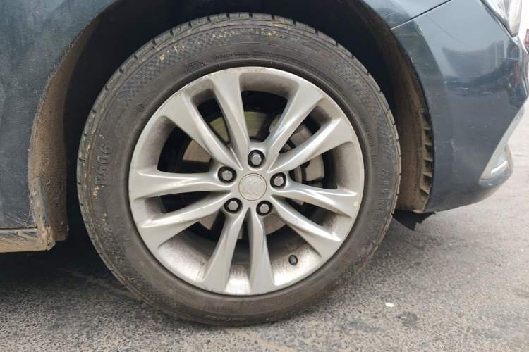 Used Buick Verano 2018 Sedan 20T Dual-Clutch Luxury Model Right Front Wheel Hub