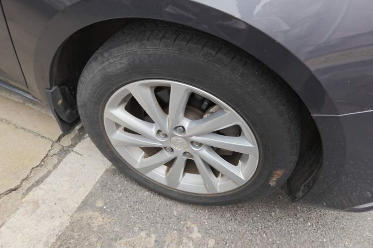 Used Buick Verano 2018 Sedan 15S Automatic Leading Model Right Front Wheel Hub