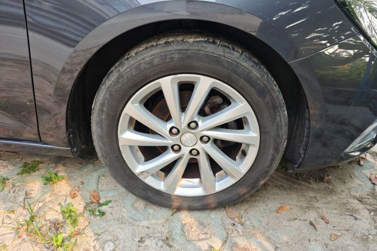 Used Buick Verano 2018 Sedan 15S Automatic Entry Model Right Front Wheel Hub