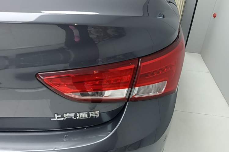 Used Buick Verano 2018 Sedan 20T Dual-Clutch Luxury Model Right Rear Taillight