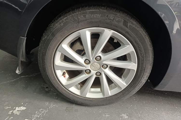 Used Buick Verano 2018 Sedan 15S Automatic Entry Model Right Rear Wheel Hub