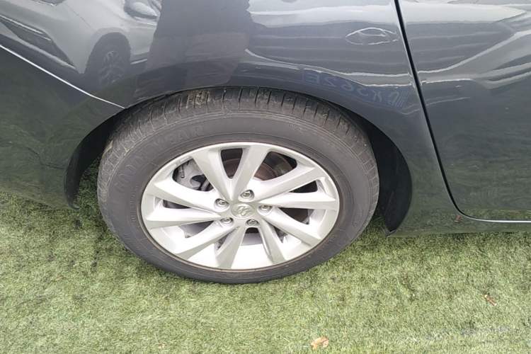 Used Buick Verano 2018 Sedan 15S Automatic Entry Model Right Rear Wheel Hub
