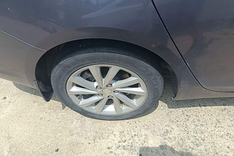 Used Buick Verano 2018 Sedan 15S Automatic Leading Model Right Rear Wheel Hub