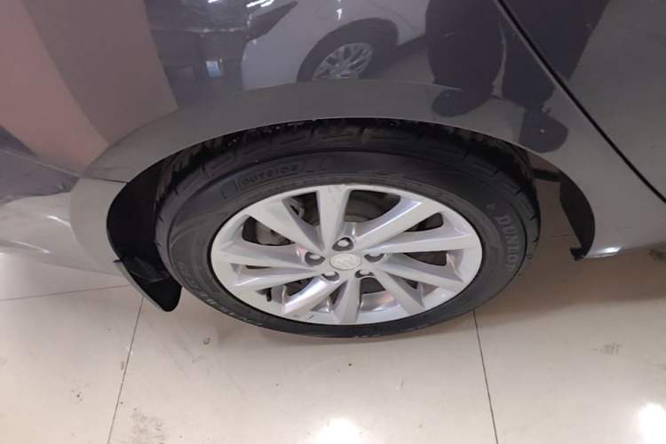 Used Buick Verano 2018 Sedan 15S Automatic Entry Model Right Rear Wheel Hub