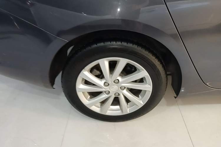 Used Buick Verano 2018 Sedan 15S Automatic Leading Model Right Rear Wheel Hub