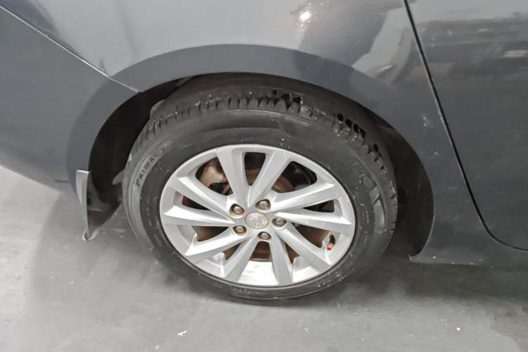 Used Buick Verano 2018 Sedan 15S Automatic Entry Model Right Rear Wheel Hub