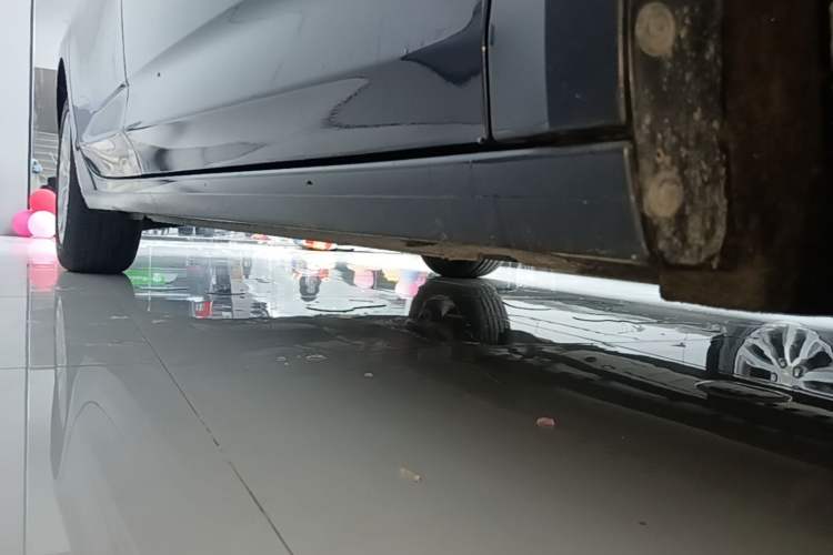 Used Buick Verano 2018 Sedan 20T Dual-Clutch Luxury Model Right Side Sill