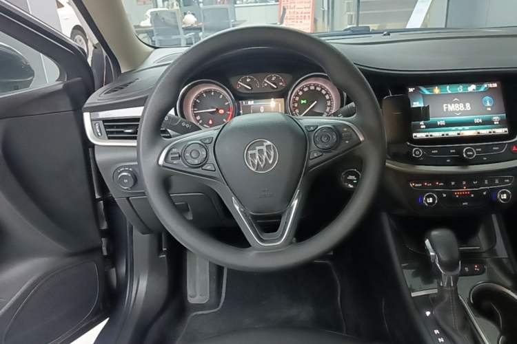 Used Buick Verano 2018 Sedan 20T Dual-Clutch Luxury Model Steering Wheel