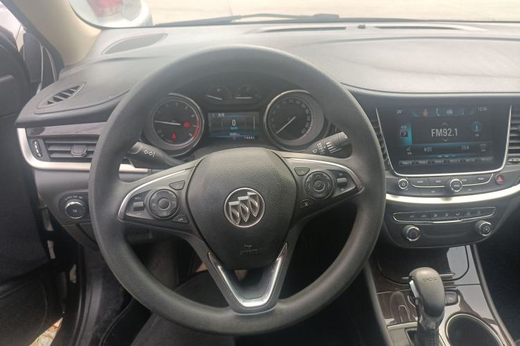 Used Buick Verano 2018 Sedan 20T Dual-Clutch Leading Model Steering Wheel