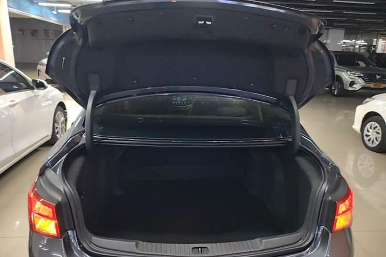 Used Buick Verano 2018 Sedan 15S Automatic Entry Model Trunk