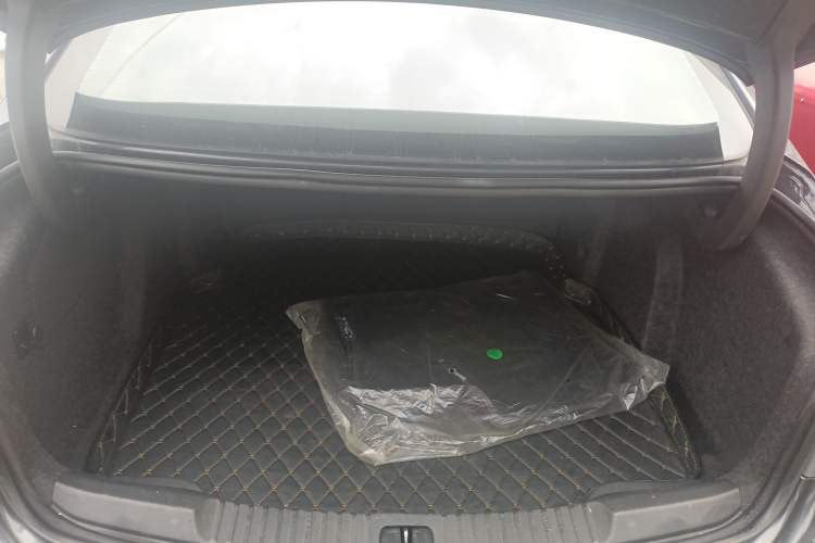 Used Buick Verano 2018 Sedan 20T Dual-Clutch Leading Model Trunk