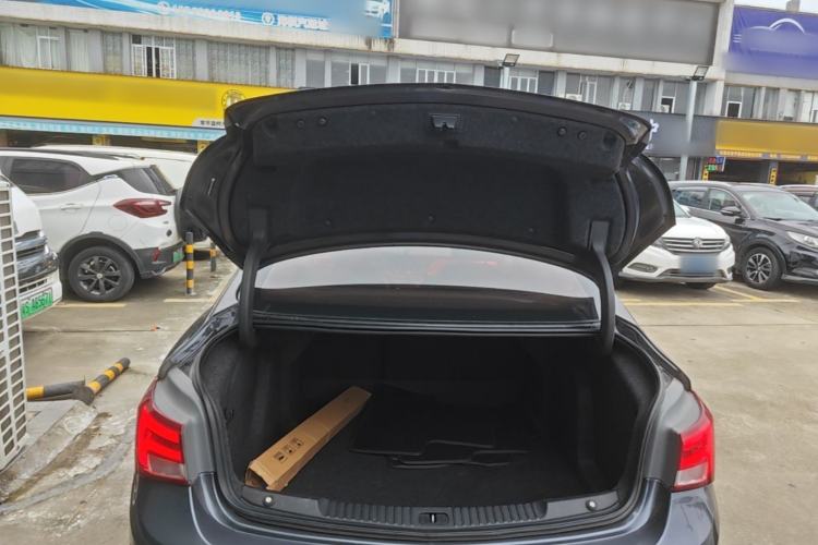 Used Buick Verano 2018 Sedan 20T Dual-Clutch Leading Model Trunk