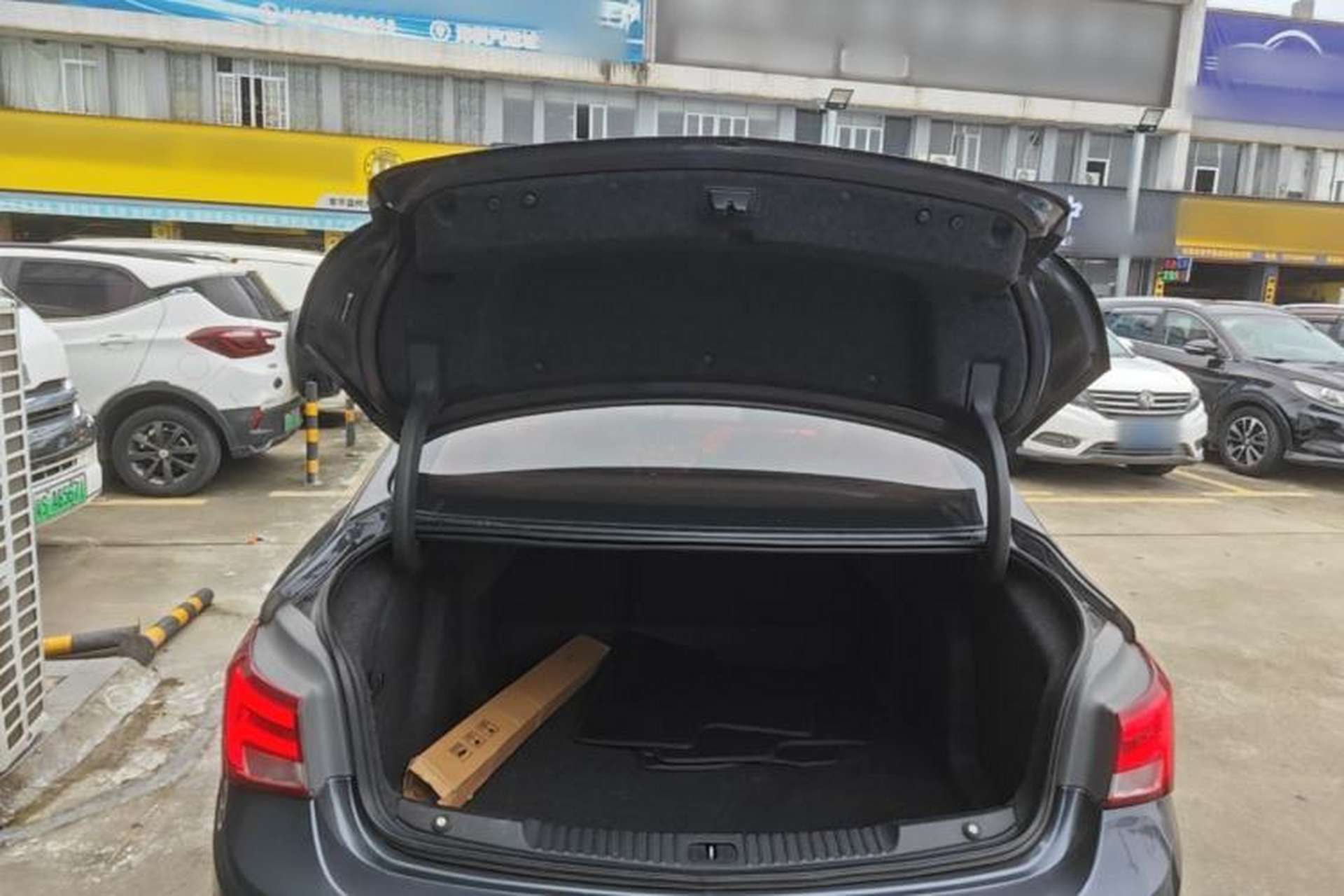 Used Buick Verano 2018 Sedan 20T Dual-Clutch Leading Model Trunk