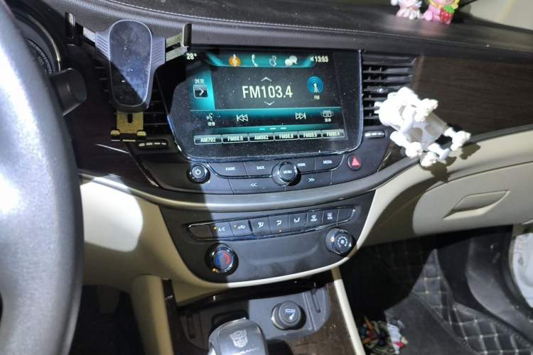 Used Buick Verano 2018 Sedan 15S Automatic Leading Model Audio And AC Panel