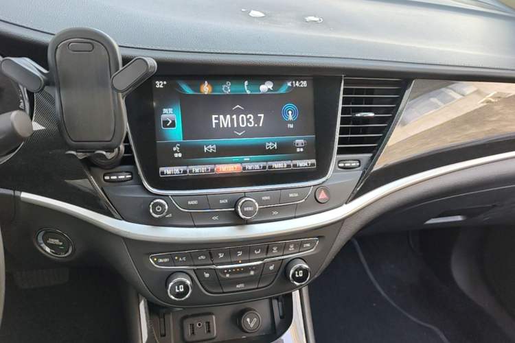 Used Buick Verano 2018 Sedan 20T Dual-Clutch Luxury Model Audio And AC Panel