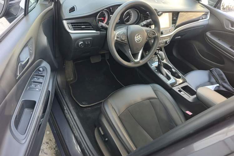 Used Buick Verano 2018 Sedan 20T Dual-Clutch Luxury Model Driver Seat